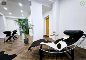 Unique apartment on the prestige address and Garage